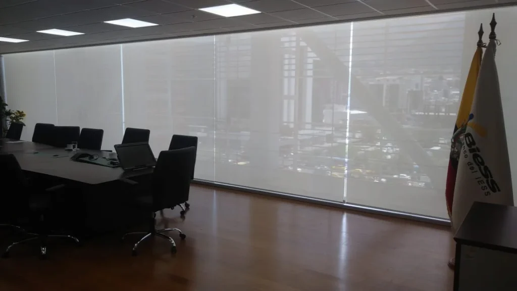 ROLLER-SCREEN-